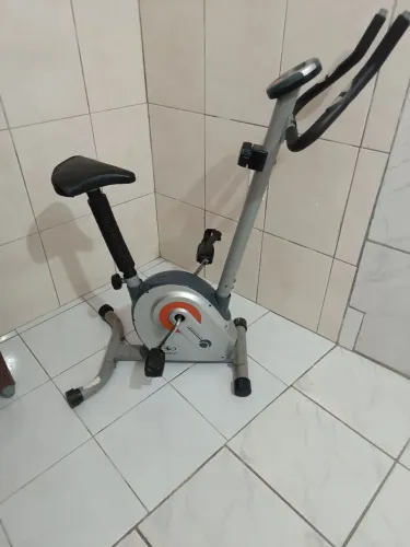 BICICLETA ERGOMÉTRICA