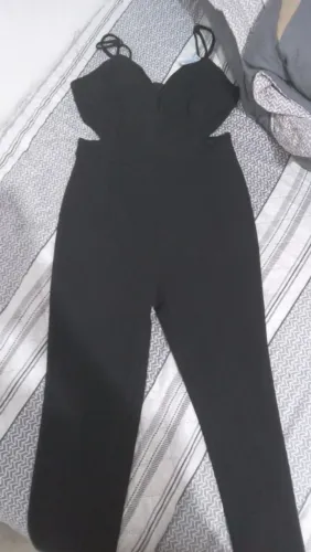 Vende-se macaquinha longa, cor preta