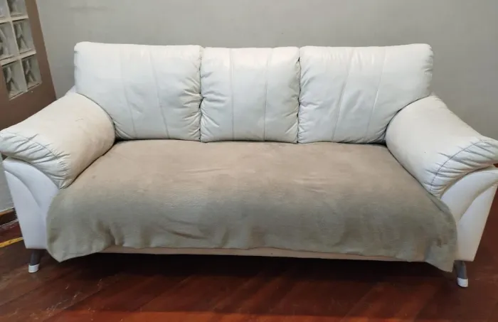 Sofá com estrutura excelente Desapego