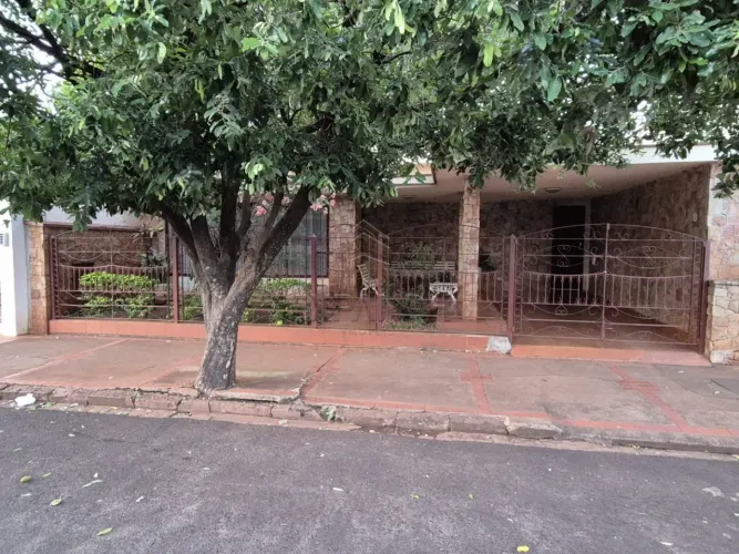 Oportunidade de morar no centro, perto de escolas, supermercados e lojas.