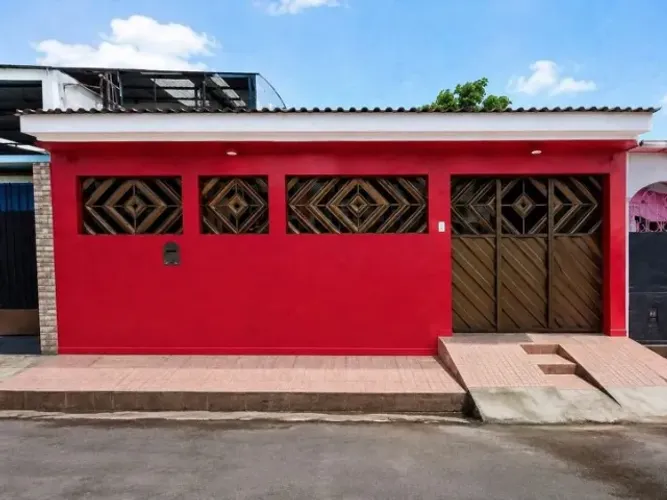 VENDO CASA NO ALVORADA 1, PRÓXIMO LA PARRILHA GRILL - PRONTA ENTREGA