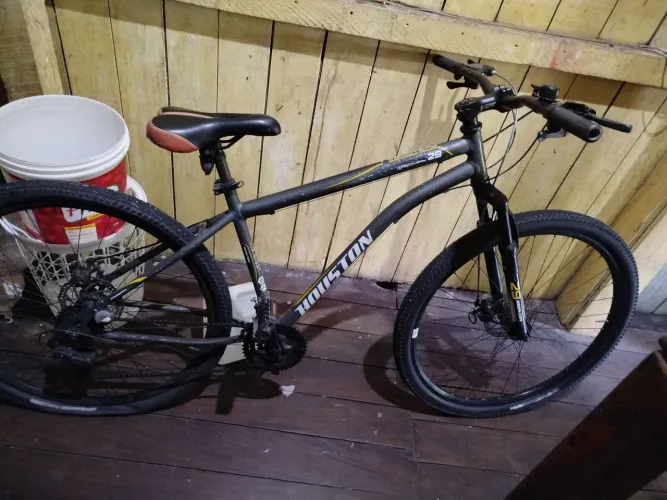 Bicleta aro 29 Houston 300 chama no zap bicleta muito boa toda Shimano 