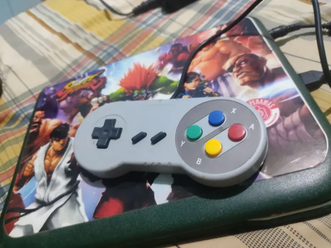(Frete grátis) Netbook Positivo Mobo S7 + Controle SNES + Street Fighter ?