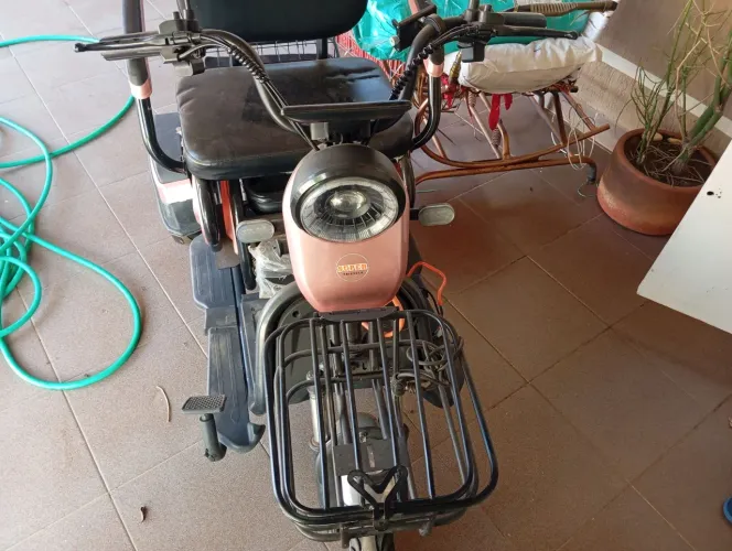 Triciclo elétrico