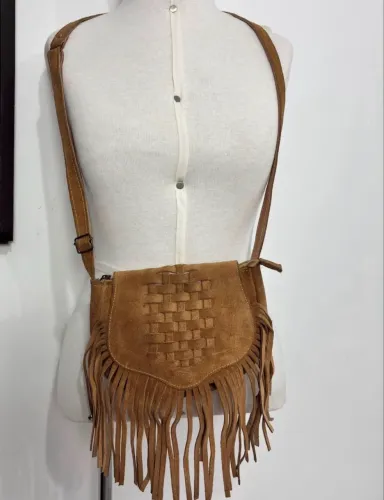 bolsa tiracolo boho camurça legítima com franjas