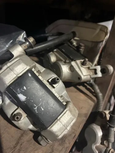 Pinça freio direita Yamaha V Max 1200