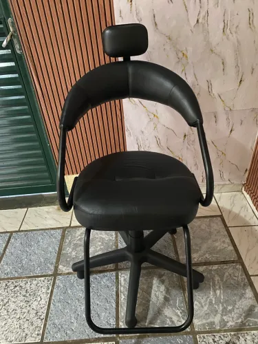 Vende-se cadeira nova , utilidades barbearia ou escritório