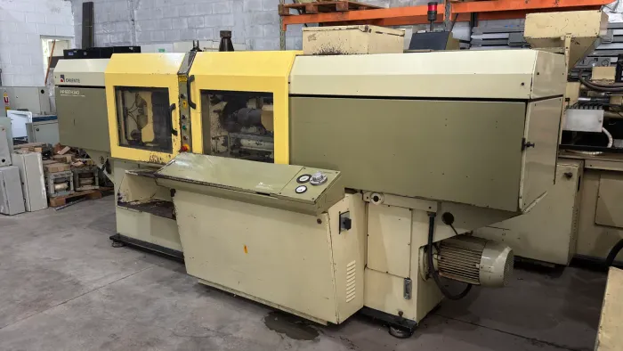 Injetora de Plástico Oriente IHP 600/240