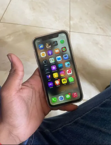  iPhone 11 /  Visual de iPhone 17