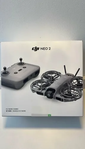 Drone DJI NEO 2 com controle Fly More Combo
