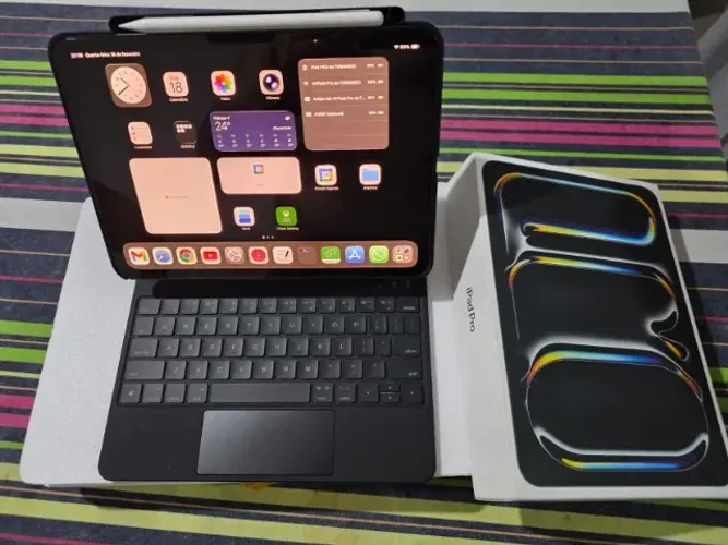 iPad Pro M4 (11 polegadas) 256GB - Estado de Novo + Capa Teclado e Película