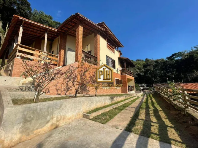 Chácara à Venda em Mairiporã com 4 Suítes, Piscina Privativa e Duas Casas no Terreno