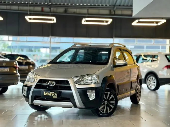 Toyota Etios Cross 1.5 Flex 16V 5P Mec. 2015