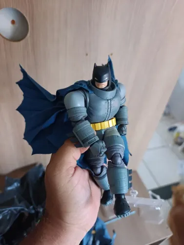 MAFEX Batman dkr armored completo 