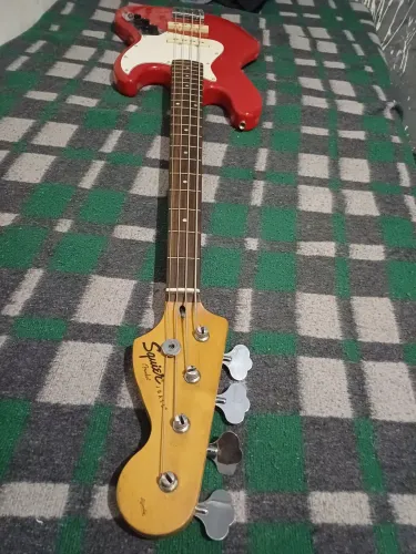 Jazz bass squier fender affinity top