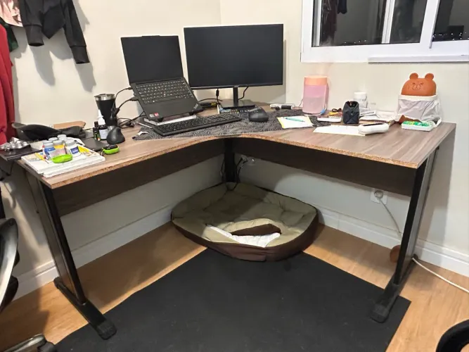 Mesa de escritório em L