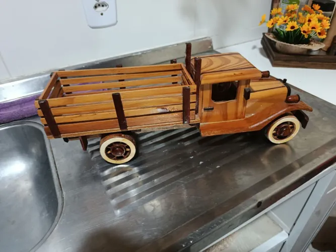 Vendo caminhão de madeira