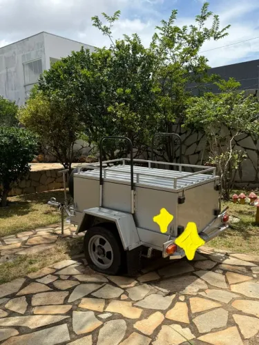 Reboque Carretinha  Moto e Baú fechado 2 em 1