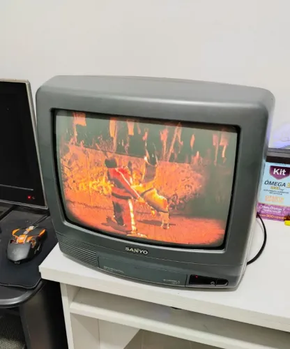 Tv tubo Sanyo ótimo estado sem Controle