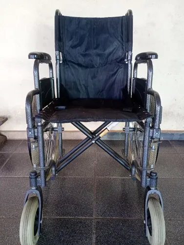 Cadeira de rodas dobrável DellaMed