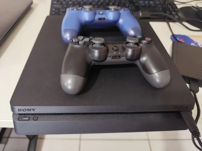 PS4 SLIM 1 tera desbloqueado