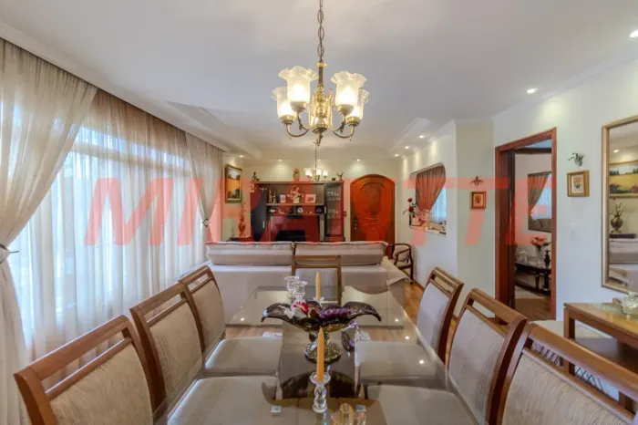 Sobrado na Zona Norte com 246m²