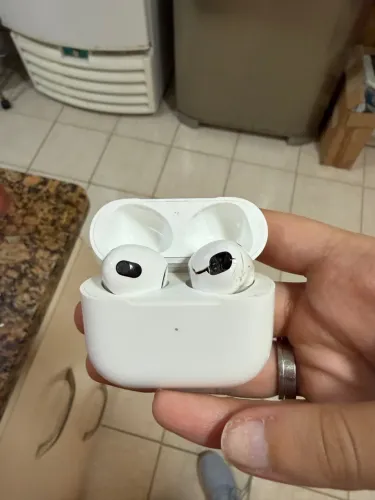 Air pods 3º geração com avaria