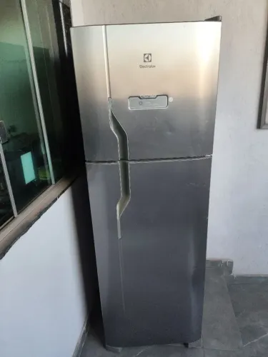 Geladeira não gela.