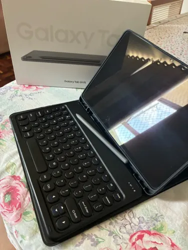 Galaxy Tab S9 FE com capa teclado + capa original + bolsinha para levar