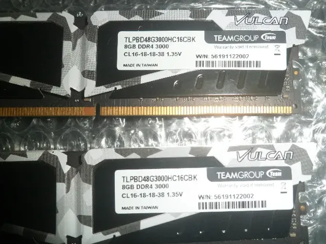 Memória DDR4 3200 Mhz Teamgroup 16gb (2 pentes de 8gb cada) excelente estado testada