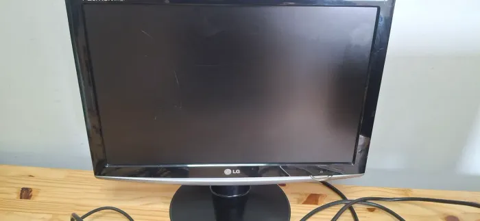MONITOR LG precisa reparar. Não liga.