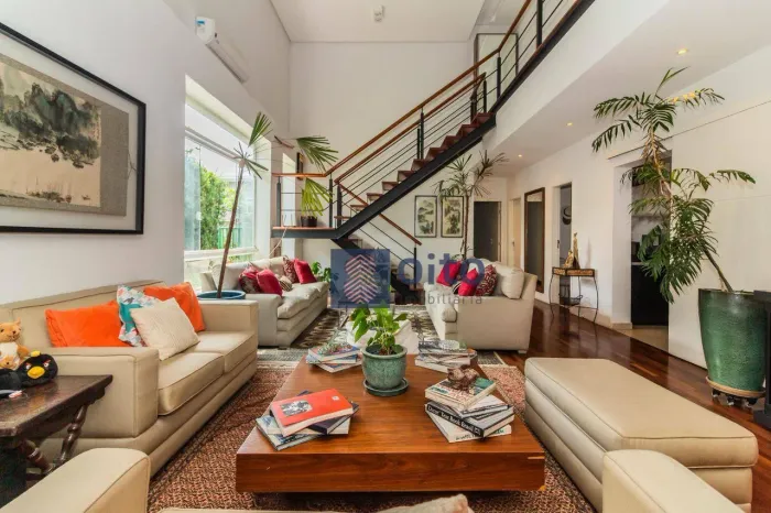 Casa a venda de 408m² no coração do Alto de Pinheiros. Se você esta a procura de conforto,