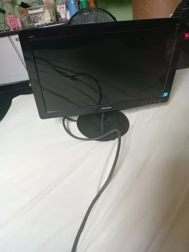 Monitor 14 polegadas funcionando perfeitamente sem manchas