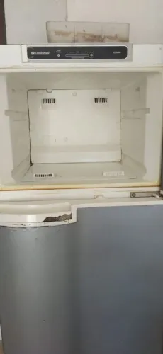 Vendo uma geladeira toda boa apenas só gela em cima e não embaixo só isso