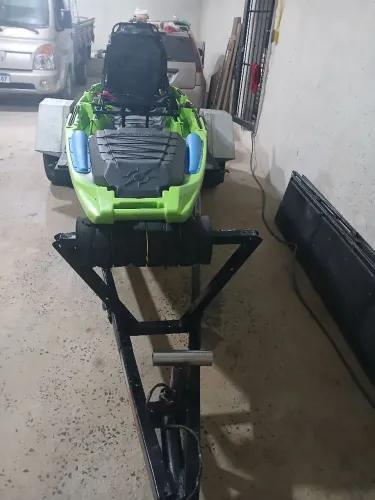 Caiaque predador semi novo