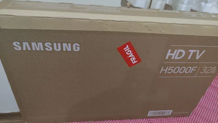 TV SAMSUNG 32 H5000F - NOVA E LACRADA
