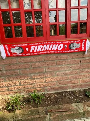 Manta do LIVERPOOL FC, com autógrafo do ROBERTO FIRMINO.