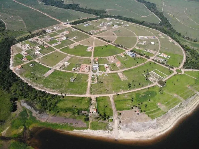 Terreno à venda em Santa Maria da Serra, Centro, com 1020 m², Veleiros