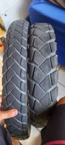 Vendo par de pneu metezeler aro 21/18
