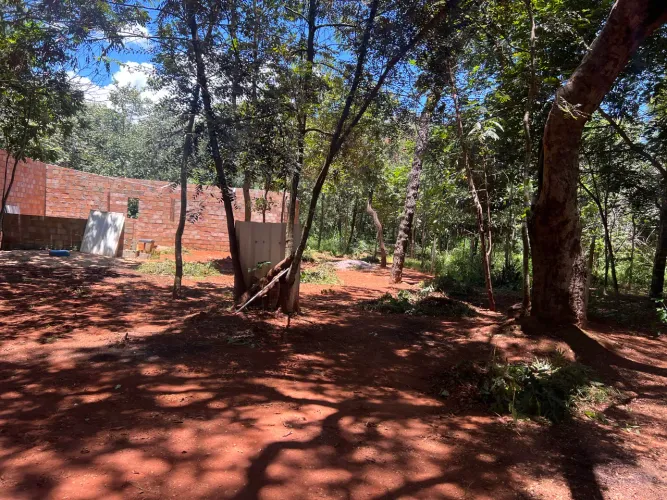  Vende - se  um terreno em morada nova de minas localizado na   Represa de três Marias 