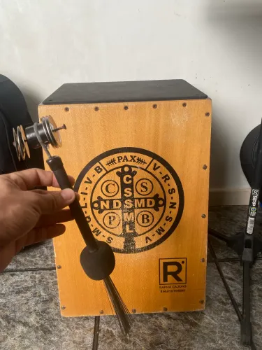 Cajon + bag + ganha suporte de partitura 500,00