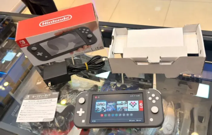 NINTENDO SWITCH LITE AZUL SEMINOVO .D.E.S.B.L.O.Q.U.E.A.D.O.