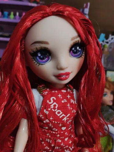 Boneca rainbow high rubi