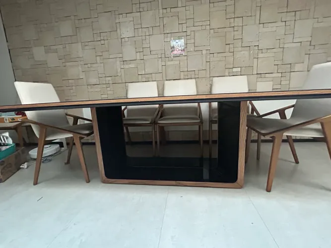 Mesa de 8 lugares e 8 cadeiras