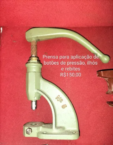 Prensa para aplicação de botões, ilhós e rebites