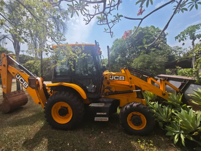 Retroescavadeira JCB 3cx 2022 (3750h)