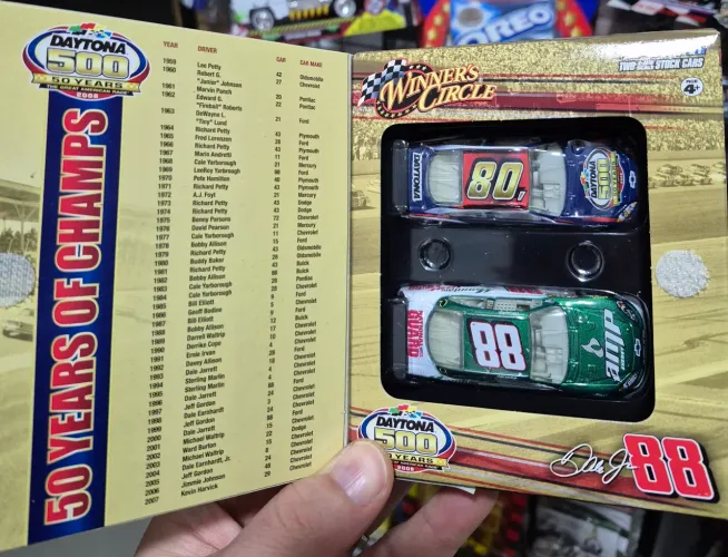 Set 2 carros Daytona 500 Nascar 50 anos Dale Jr