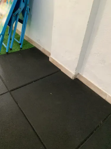 PISO EMBORRACHADO 50x50 ACADEMIA