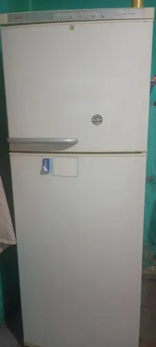 Vendo Uma geladeira Bosch do ano 2010 usada