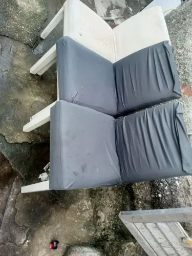 Vendo três cadeiras de madeira para sair agora em casa